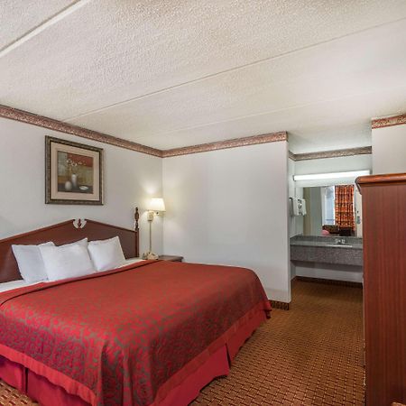 Days Inn By Wyndham Hurricane Mills Exteriör bild
