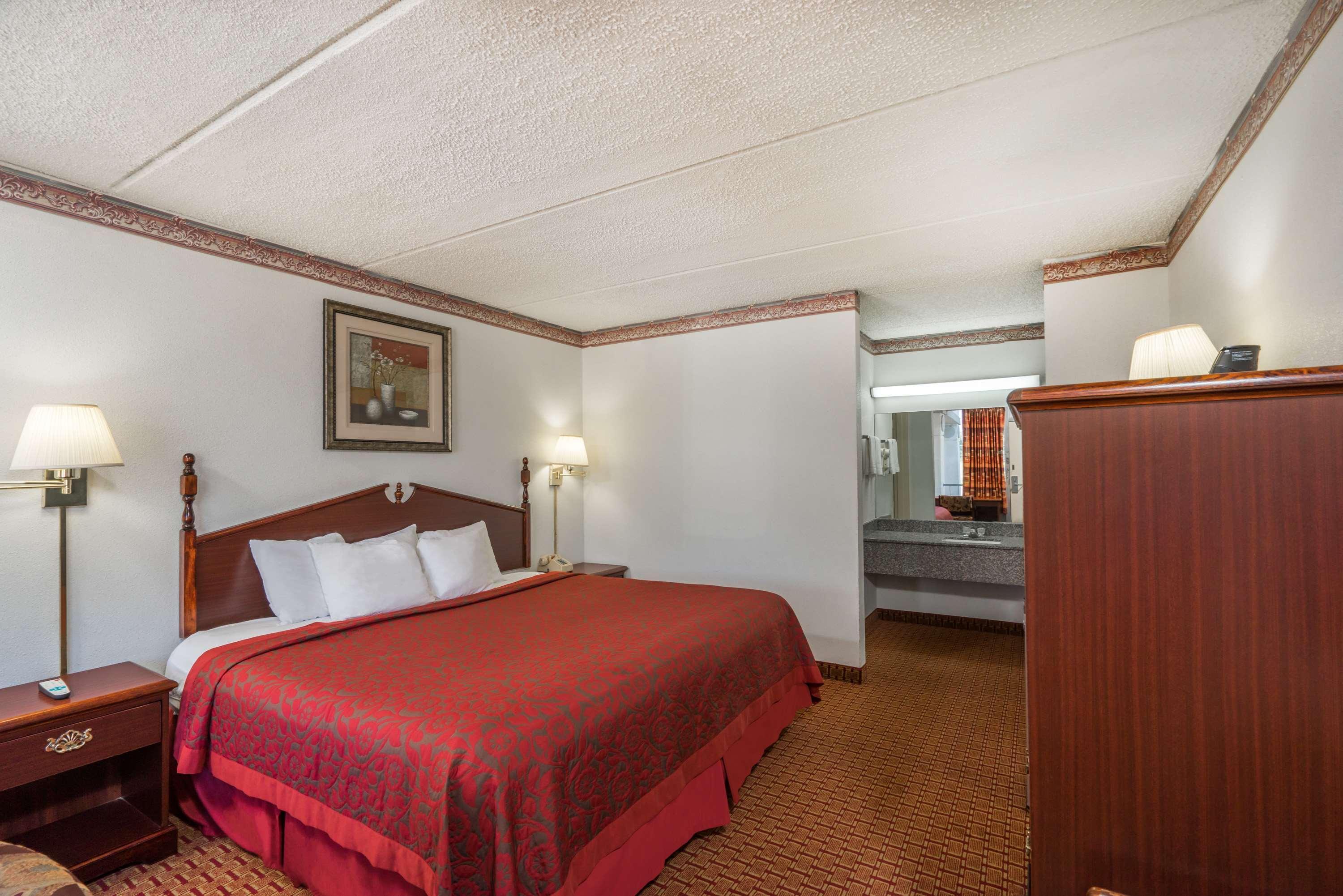 Days Inn By Wyndham Hurricane Mills Exteriör bild