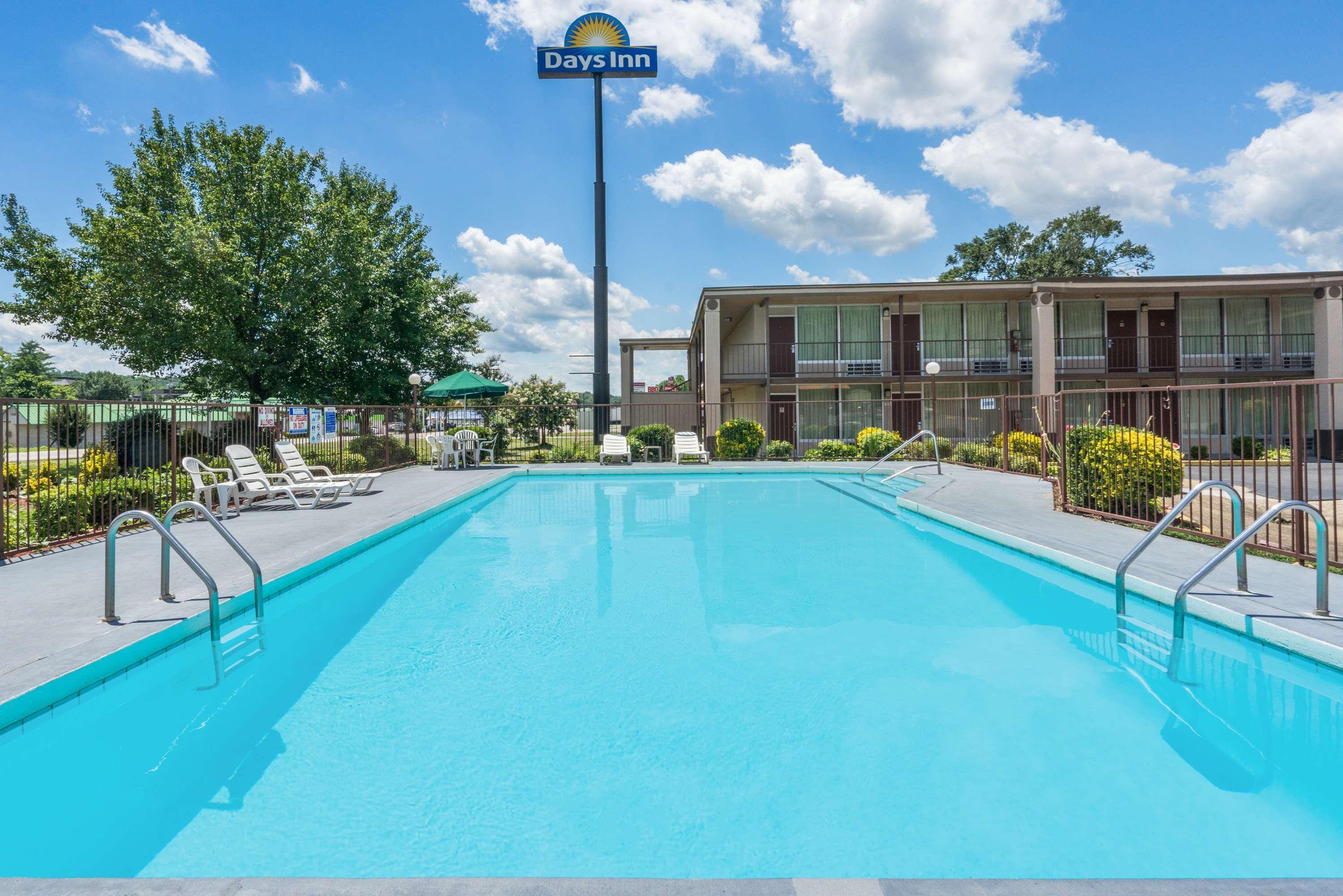 Days Inn By Wyndham Hurricane Mills Exteriör bild