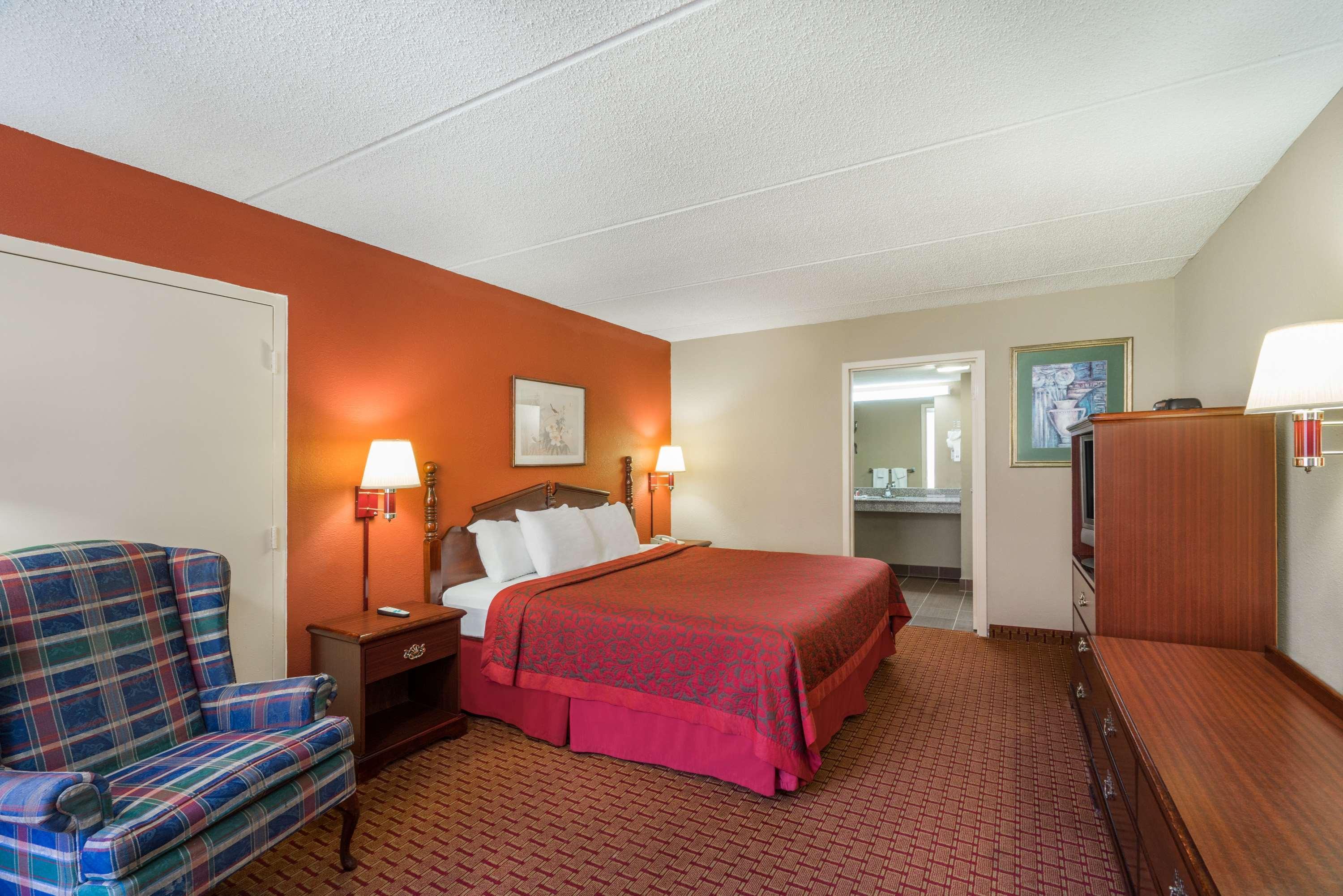 Days Inn By Wyndham Hurricane Mills Exteriör bild