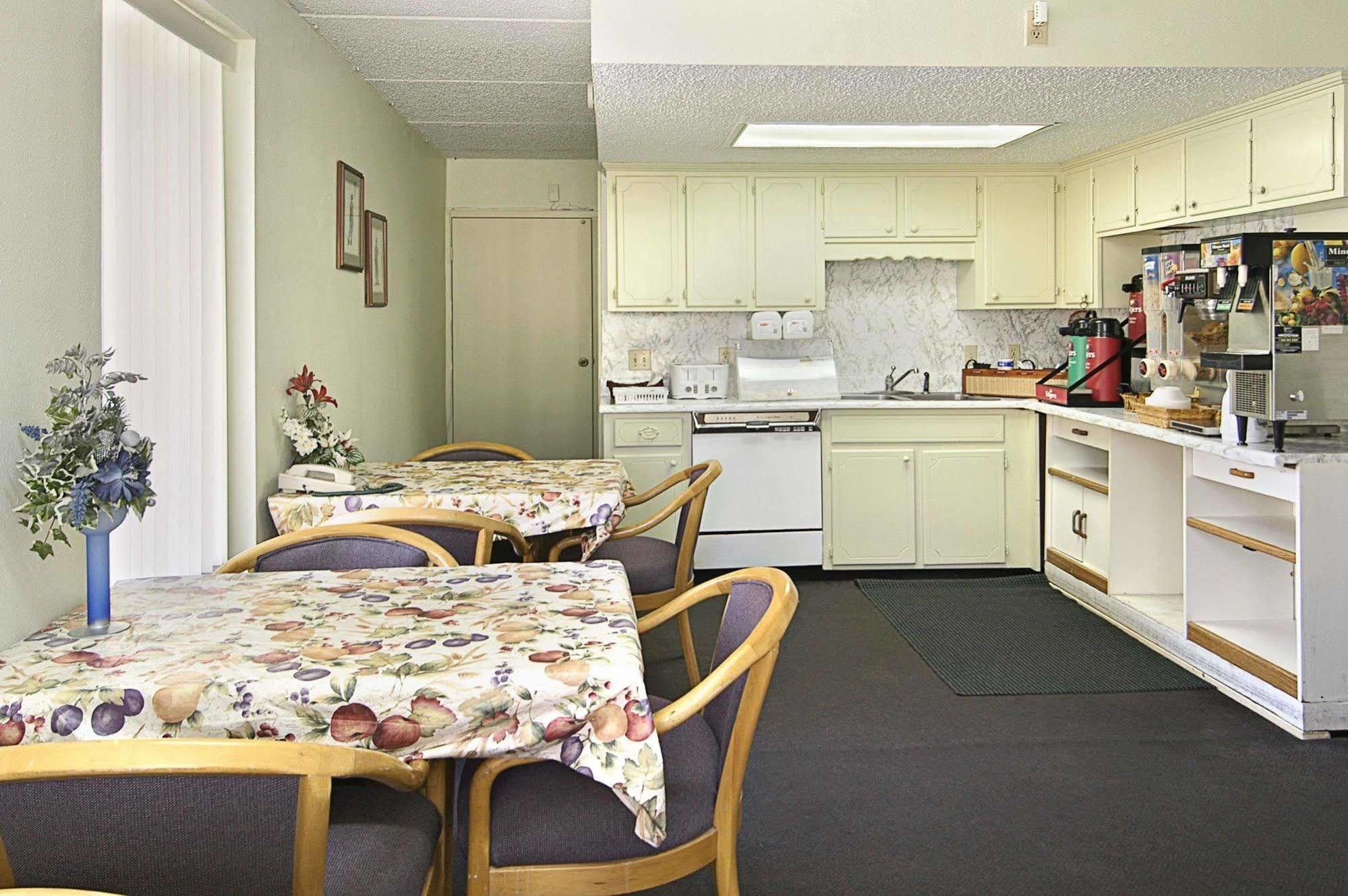 Days Inn By Wyndham Hurricane Mills Restaurang bild